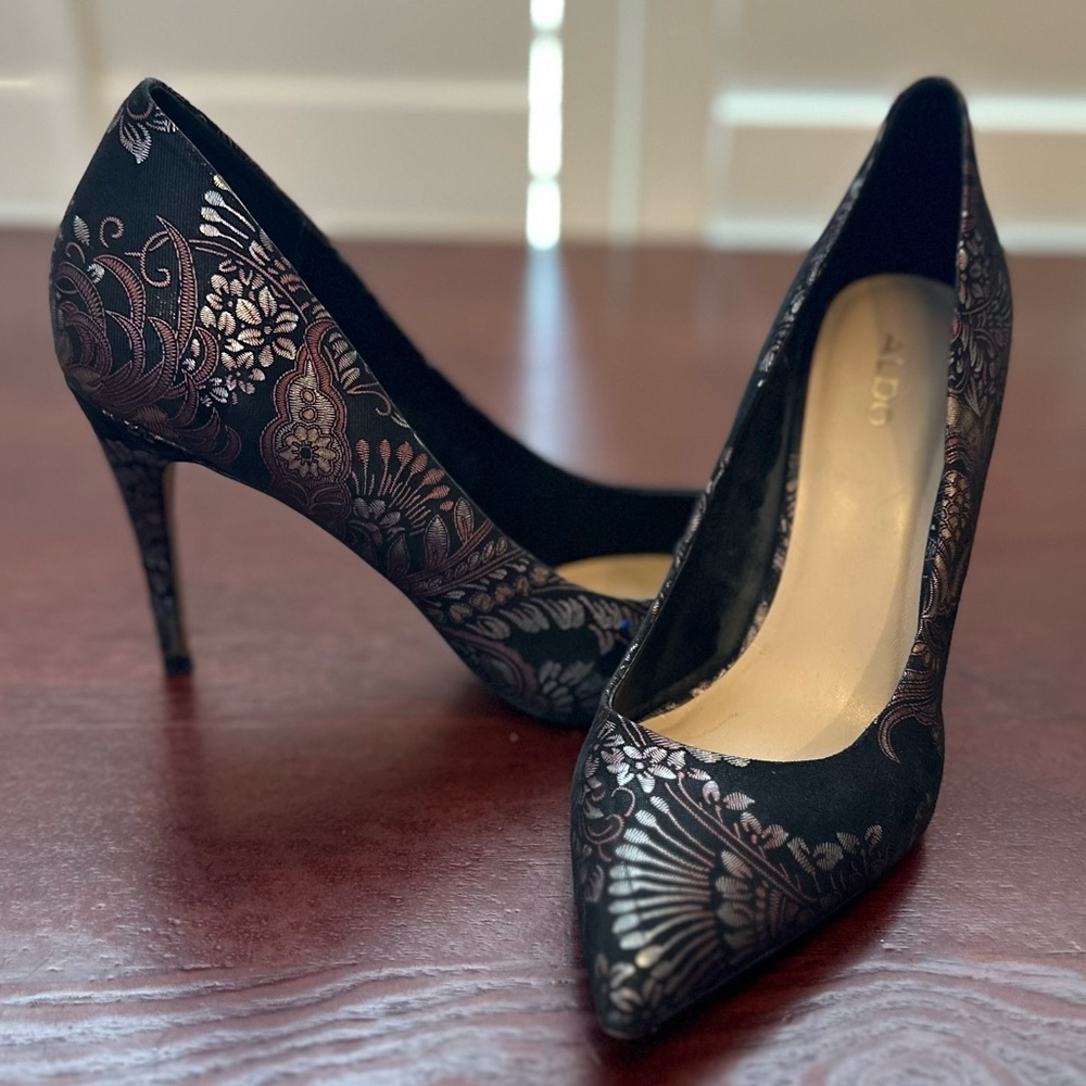 Aldo Kriss Black w/Metallic Floral Tapestry Heels Size 8